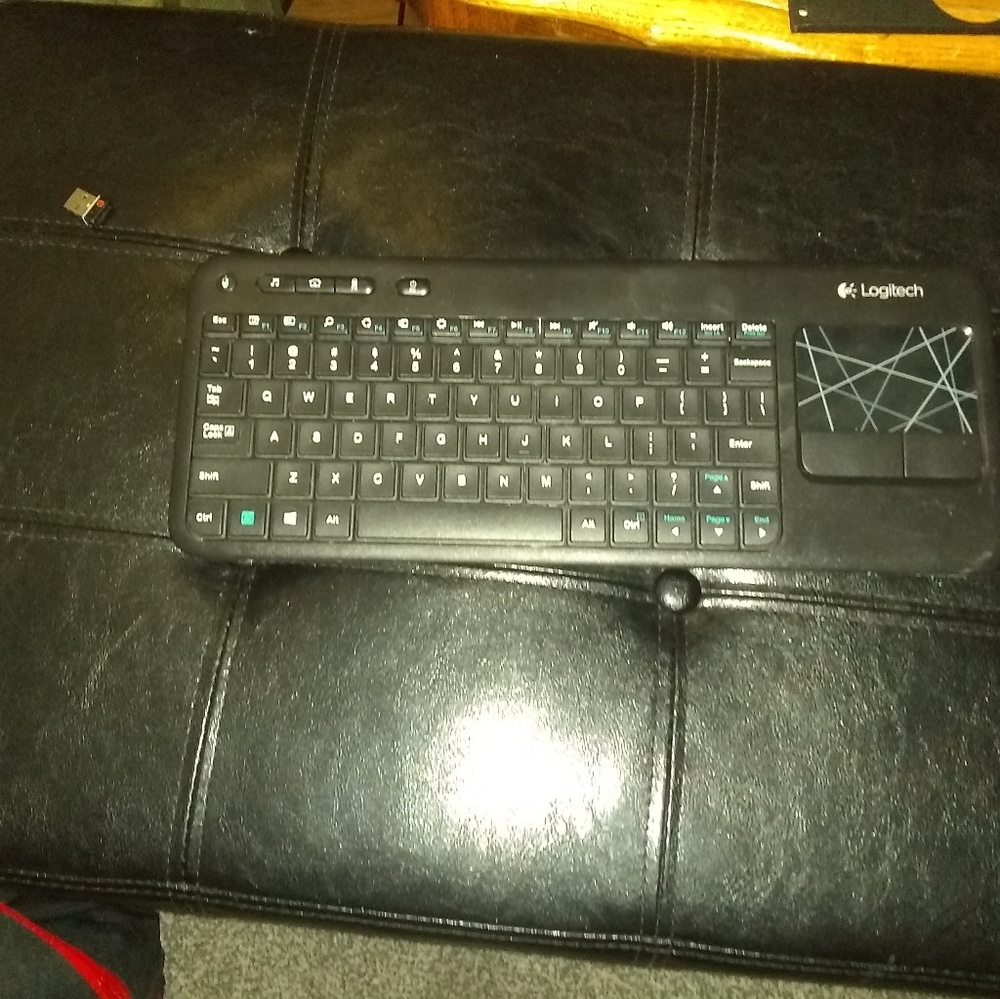 Logitech k400r wireless keyboard